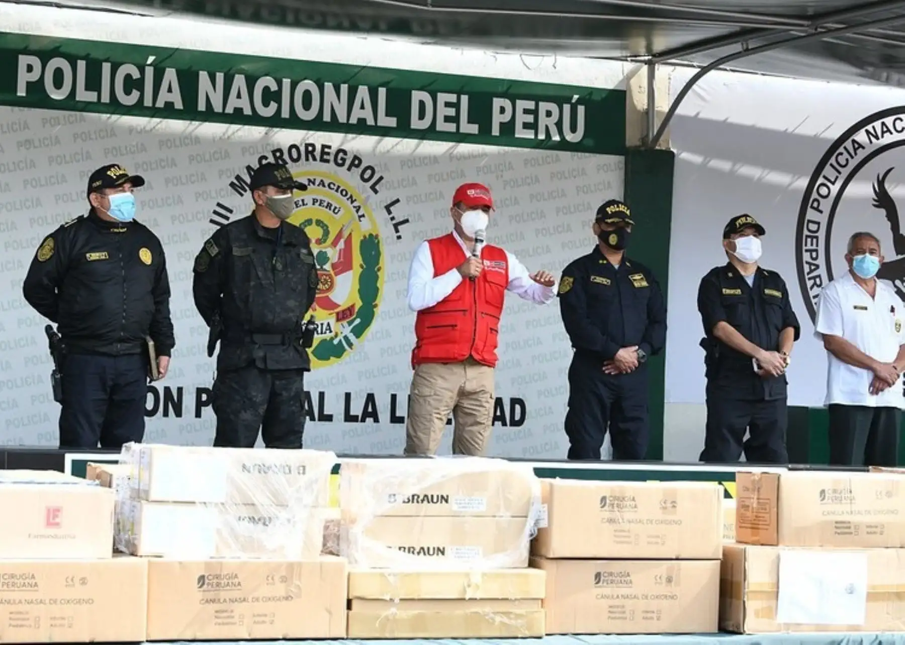 Ministerio del Interior refuerza la atención de salud que se brinda a policías de La Libertad afectados con coronavirus. El ministro Gastón Rodríguez entregó medicamentos y equipos de protección personal. ANDINA/Difusión