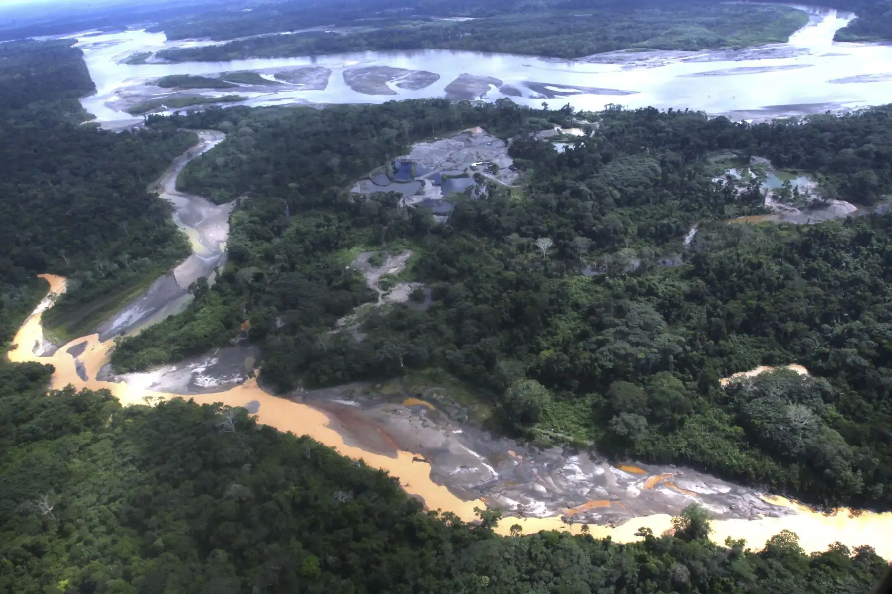 Daños ecológicos causados por la minería ilegal ya empiezan a amenazar la estabilidad y desarrollo de distintas regiones del  Perú, no solo en Madre de Dios, sostuvo el jefe del Gabinete Ministerial. ANDINA/Difusión