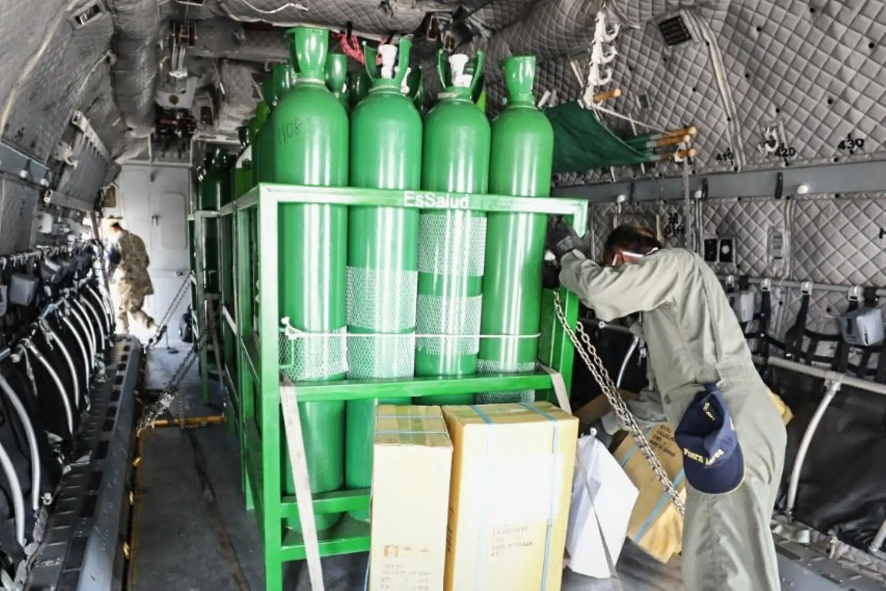 A través del Grupo 8, Essalud envía 80 balones de oxígeno para hospitales de Tarapoto. Nuevo envío y previa llegada de planta de oxígeno a la ciudad, nos permitirán continuar atendiendo a pacientes Covid-19 durante la emergencia. Foto: ANDINA/Essalud