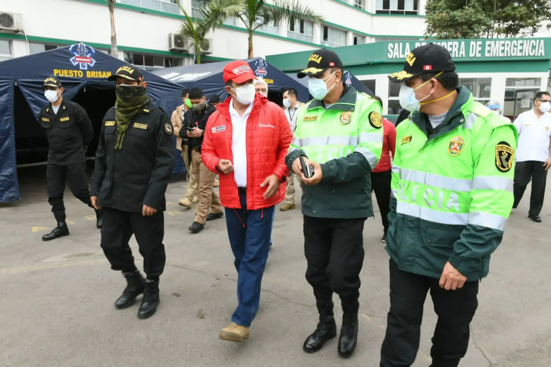 Ministro del Interior, Gastón Rodríguez, realiza visita inopinada al Hospital Central de la Policía, ‘Luis N. Sáenz’ y supervisa la adecuada y oportuna atención médica a toda la familia policial. Foto: ANDINA/Mininter