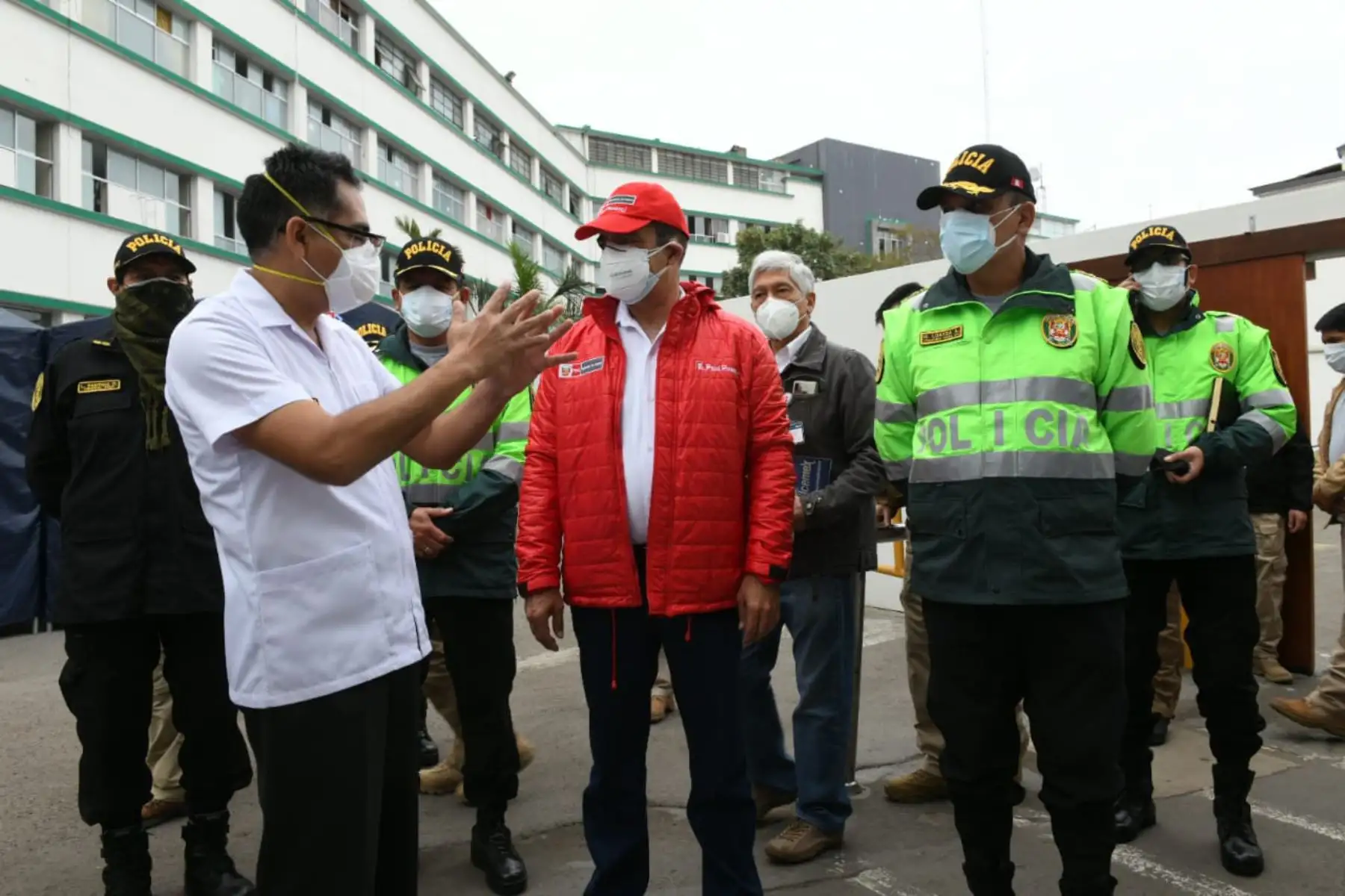 Ministro del Interior, Gastón Rodríguez, realiza visita inopinada al Hospital Central de la Policía, ‘Luis N. Sáenz’ y supervisa la adecuada y oportuna atención médica a toda la familia policial. Foto: ANDINA/Mininter