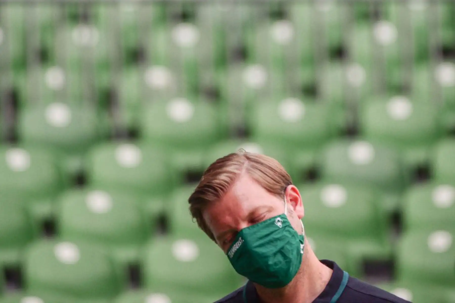 El entrenador en jefe alemán de Bremen, Florian Kohfeldt, llega para el partido de fútbol de la Bundesliga entre Werder Bremen v FC Coloni. Foto: AFP