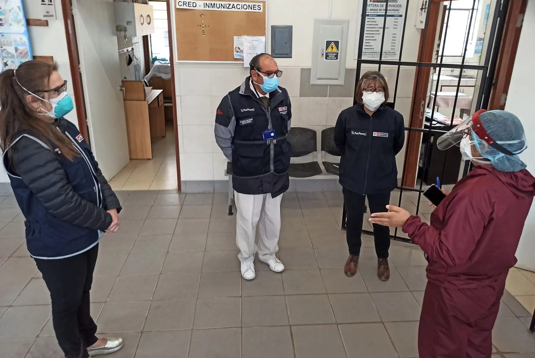 La viceministra de Salud Pública, Nancy Zerpa, supervisó la campaña en Villa El Salvador. Foto: Minsa.