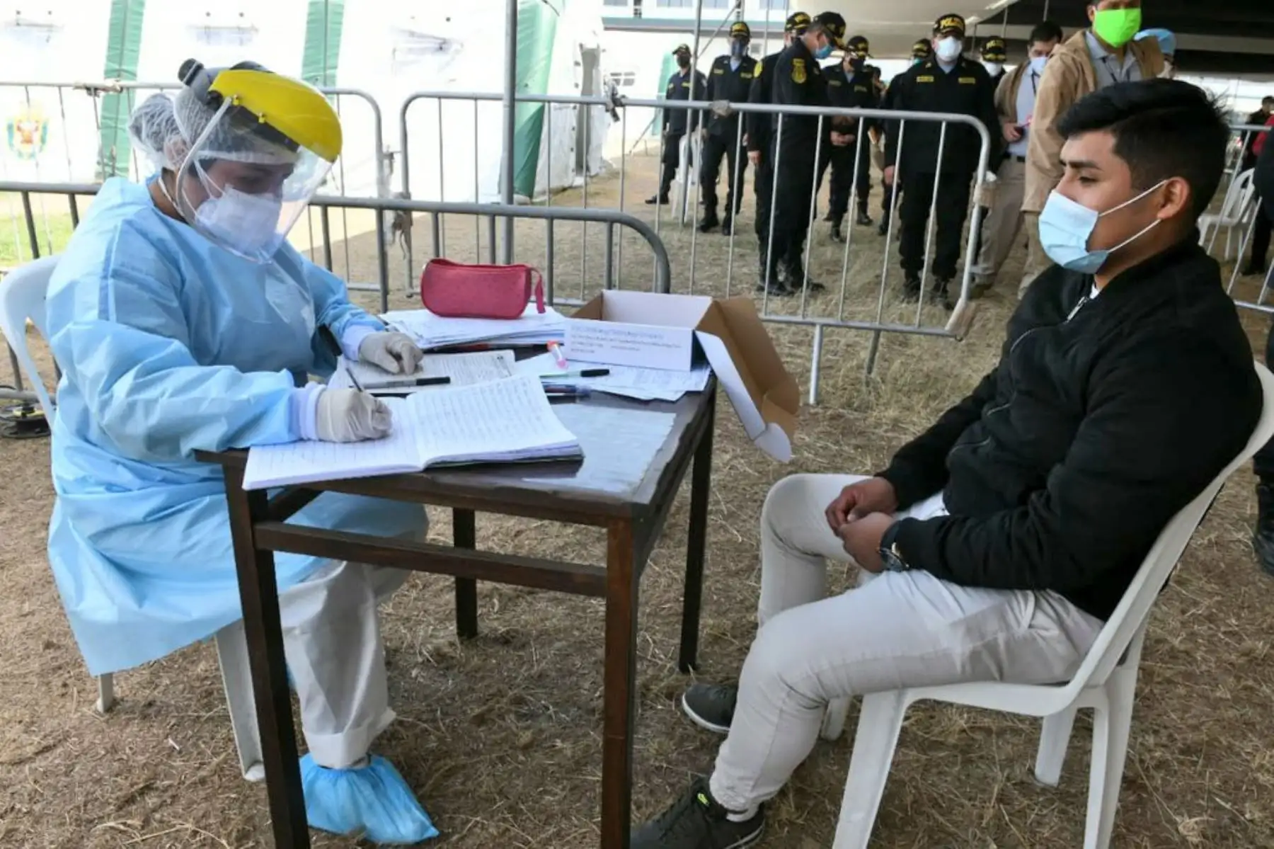 Continuando con su labor de inspección en los centros de salud policial, el titular el Ministro Gastón Rodríguez, también recorre el Hospital PNP Augusto B. Leguía a fin de garantizar que se brinde una apropiada atención a la Policía Nacional. Foto: ANDINA/Mininter