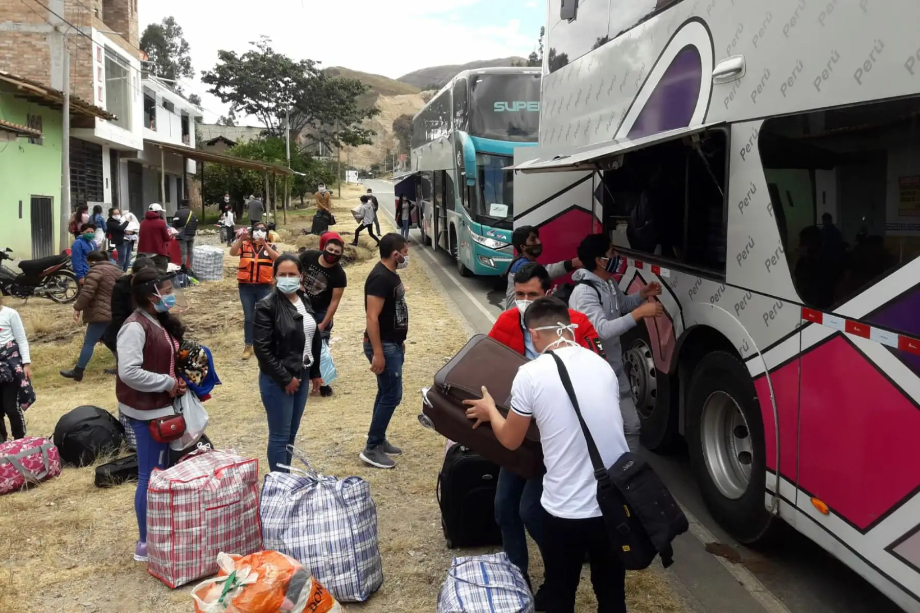 Alrededor de 66 connacionales llegaron a Cajamarca desde Lima en el marco de los traslados humanitarios dispuestos por PCM. Se realizaron los protocolos de bioseguridad. Foto: ANDINA/Indeci