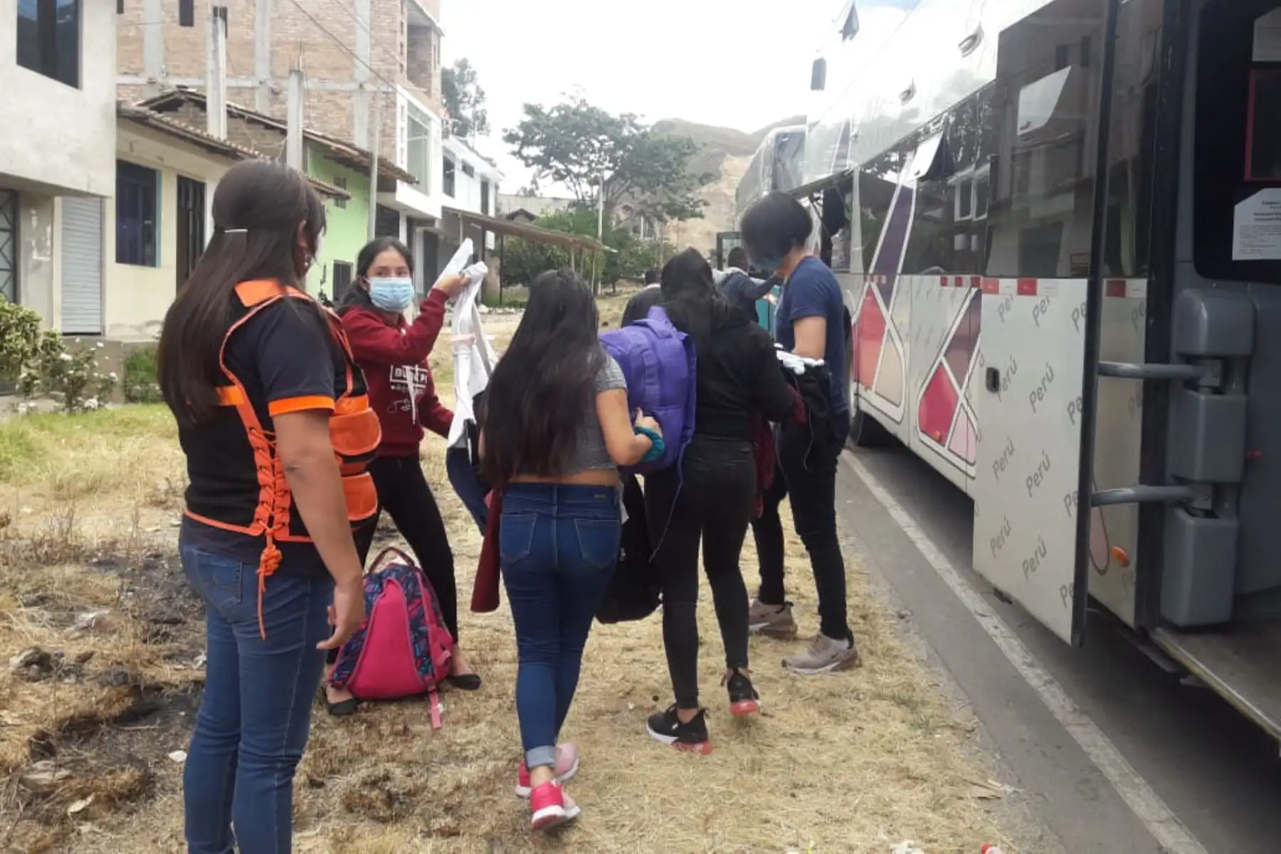 Alrededor de 66 connacionales llegaron a Cajamarca desde Lima en el marco de los traslados humanitarios dispuestos por PCM. Se realizaron los protocolos de bioseguridad. Foto: ANDINA/Indeci