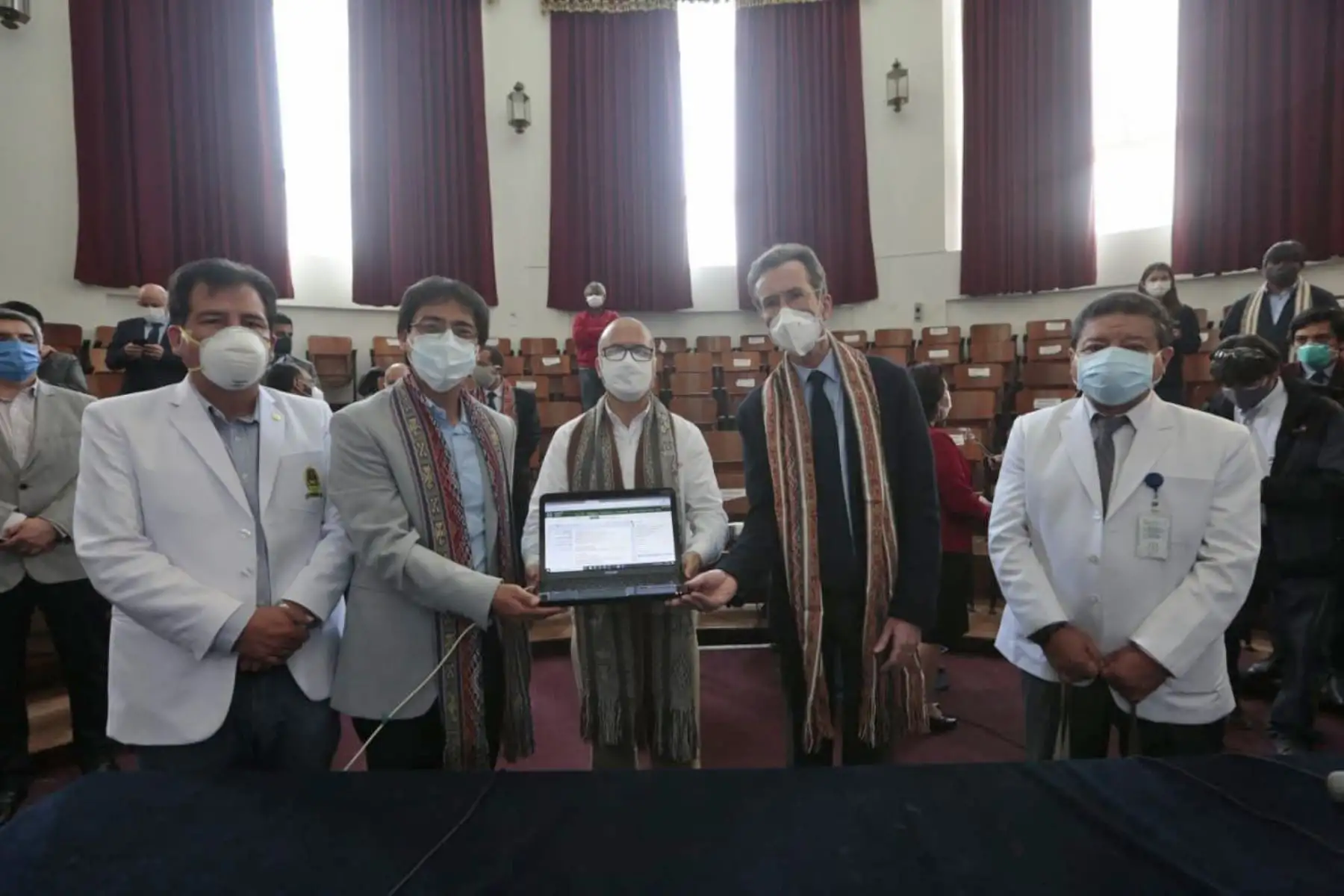Con el objetivo de fortalecer y ampliar nuestros servicios de salud, se suscribe el contrato entre Perú y Francia para la asistencia técnica en la ejecución de los proyectos de los hospitales Sergio E. Bernales de Lima y Antonio Lorena de Cusco. Foto: ANDINA/Minsa