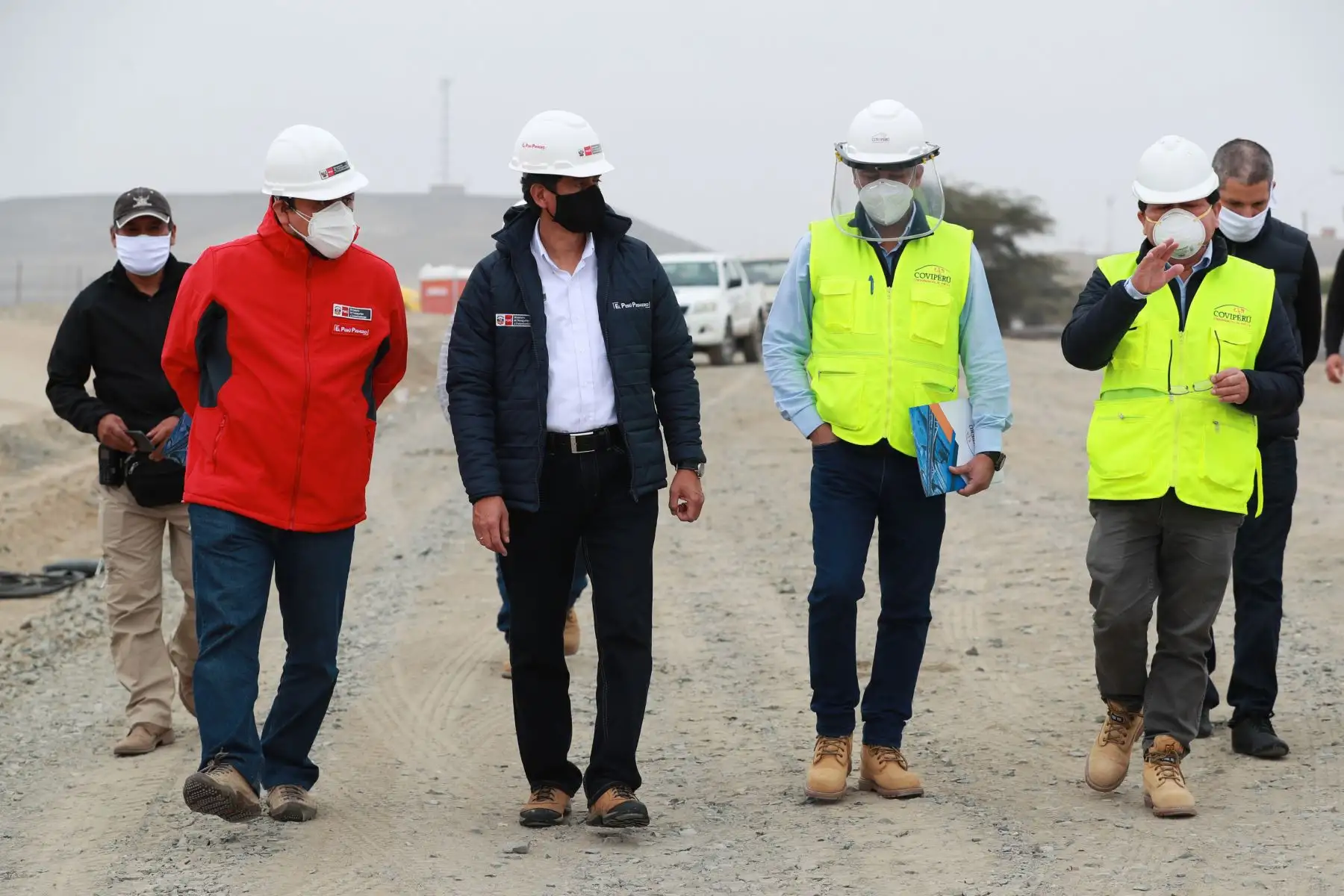 Ministro Carlos Lozada supervisa avances de segunda calzada en la Panamericana Sur de San Andrés a Guadalupe. Trabajo se reanudó en la fase 1 de la reactivación.
Foto: MTC