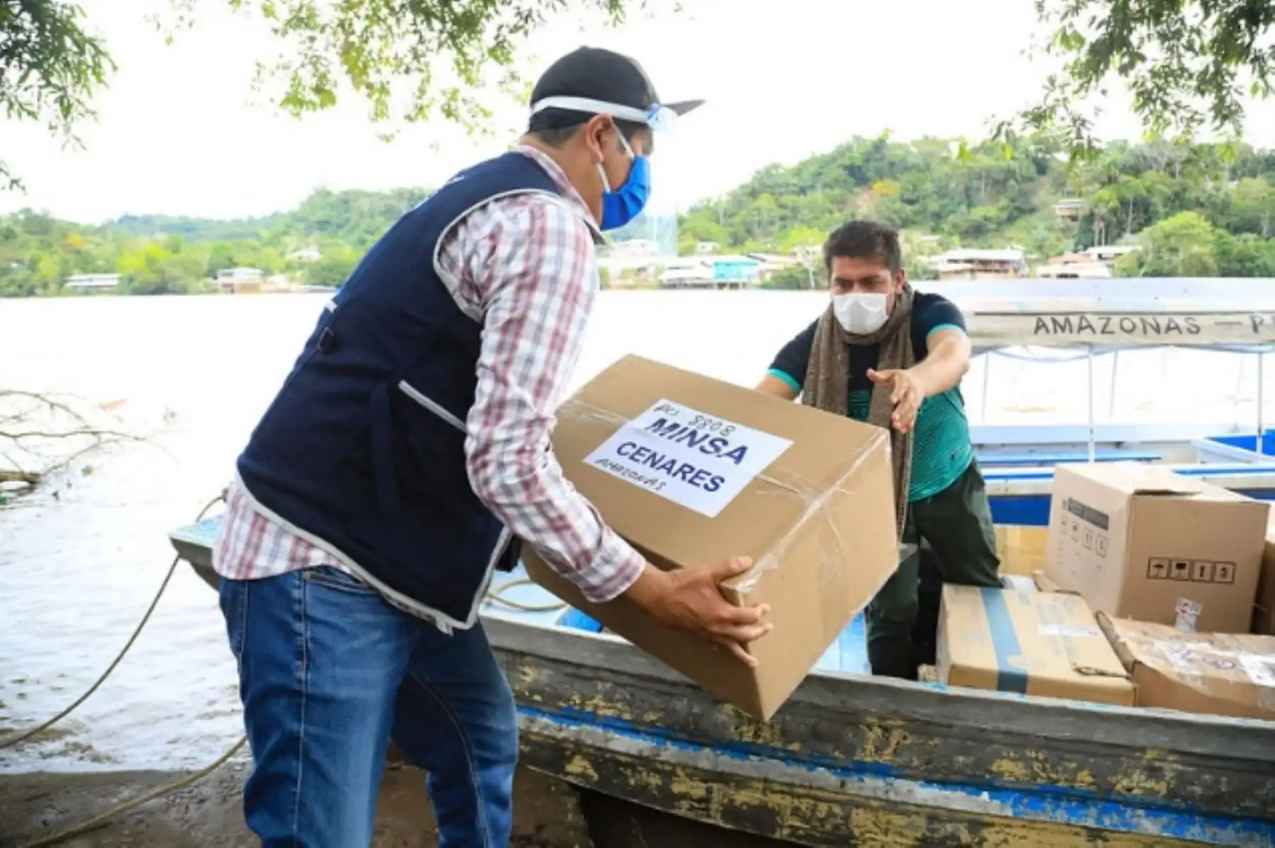 Personal médico del Ministerio de Salud (Minsa) llegó hoy a las provincias de Condorcanqui y Bagua, con el objetivo de fortalecer las atenciones en salud y las medidas de prevención ante el riesgo de propagación del covid-19 en los pueblos indígenas de la región Amazonas.