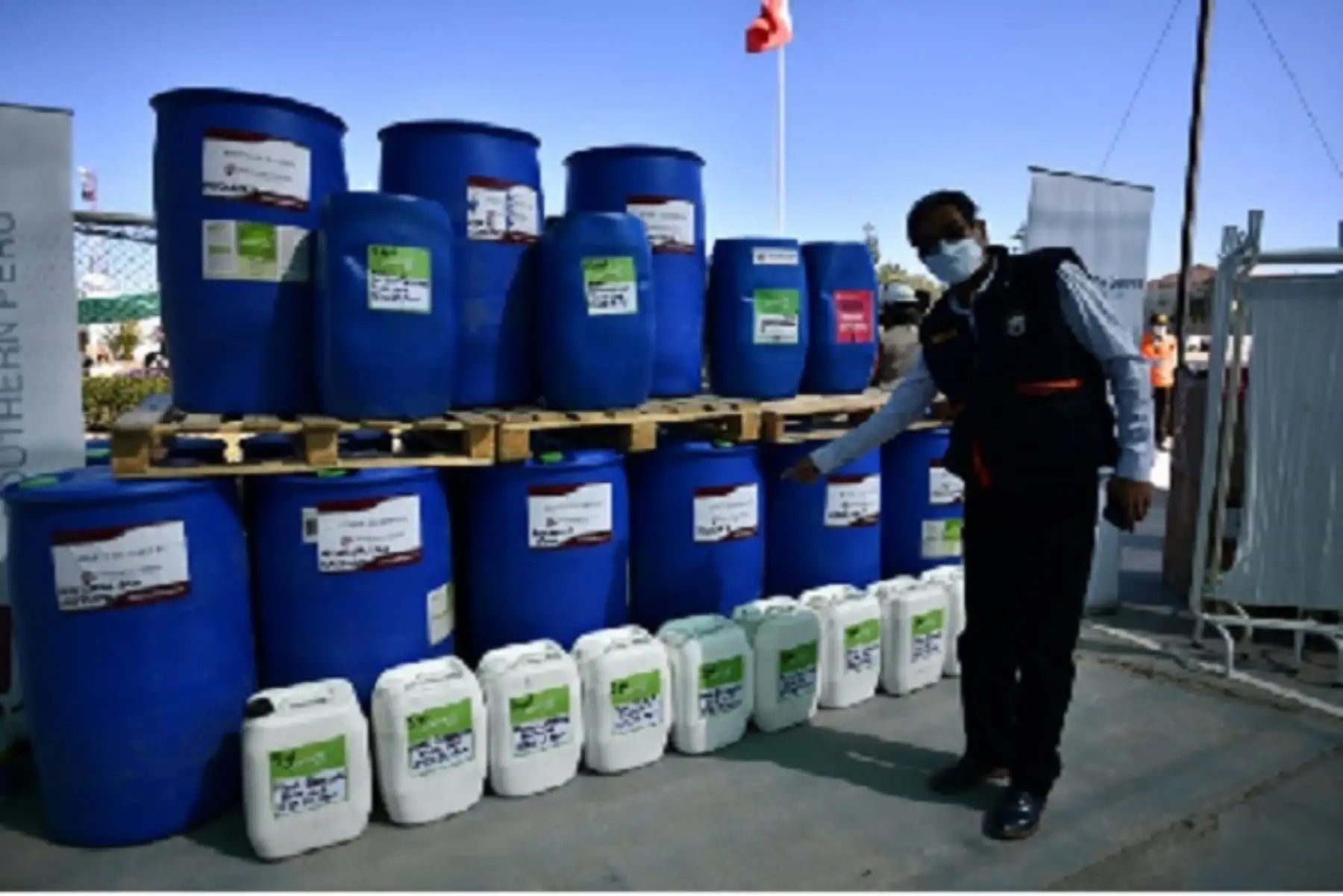 La ayuda también beneficiará a las compañías de bomberos, que recibieron seis moto-fumigadoras y Saniquat para la limpieza sanitaria de zonas estratégicas de la ciudad.