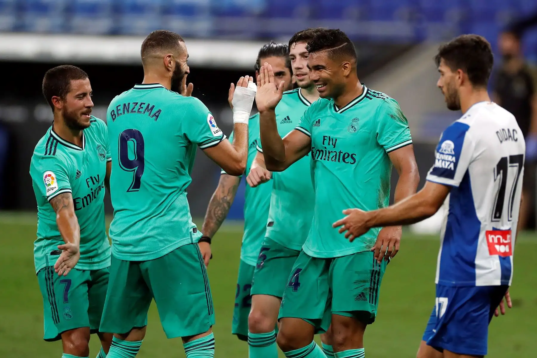El centrocampista brasileño del Real Madrid Carlos Henrique Casemiro celebra su gol ante el RCD Espanyol, durante el partido correspondiente a la jornada 32 de LaLiga Santande. Foto: EFE