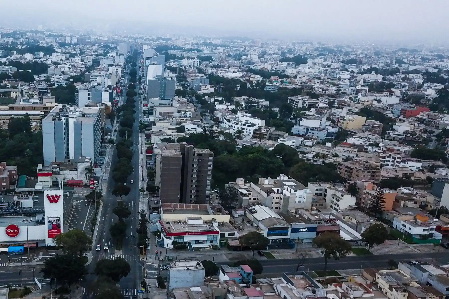 Así lucen algunas calles durante el último domingo de cuarentena en Lima. Foto: ANDINA/Juan Carlos Guzmán