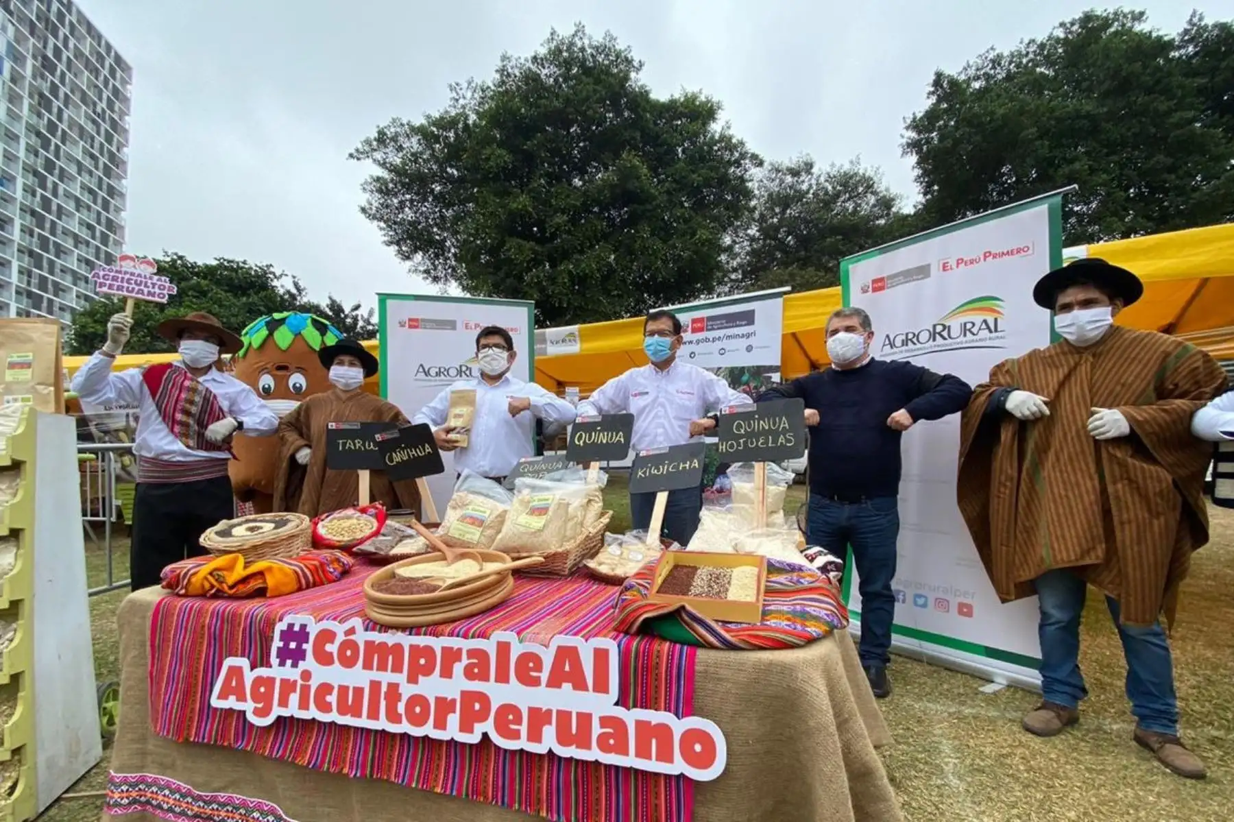Ministro de Agricultura y Riego, Jorge Montenegro, anuncia 1,000 mercados itinerantes más. Foto: Cortesía.