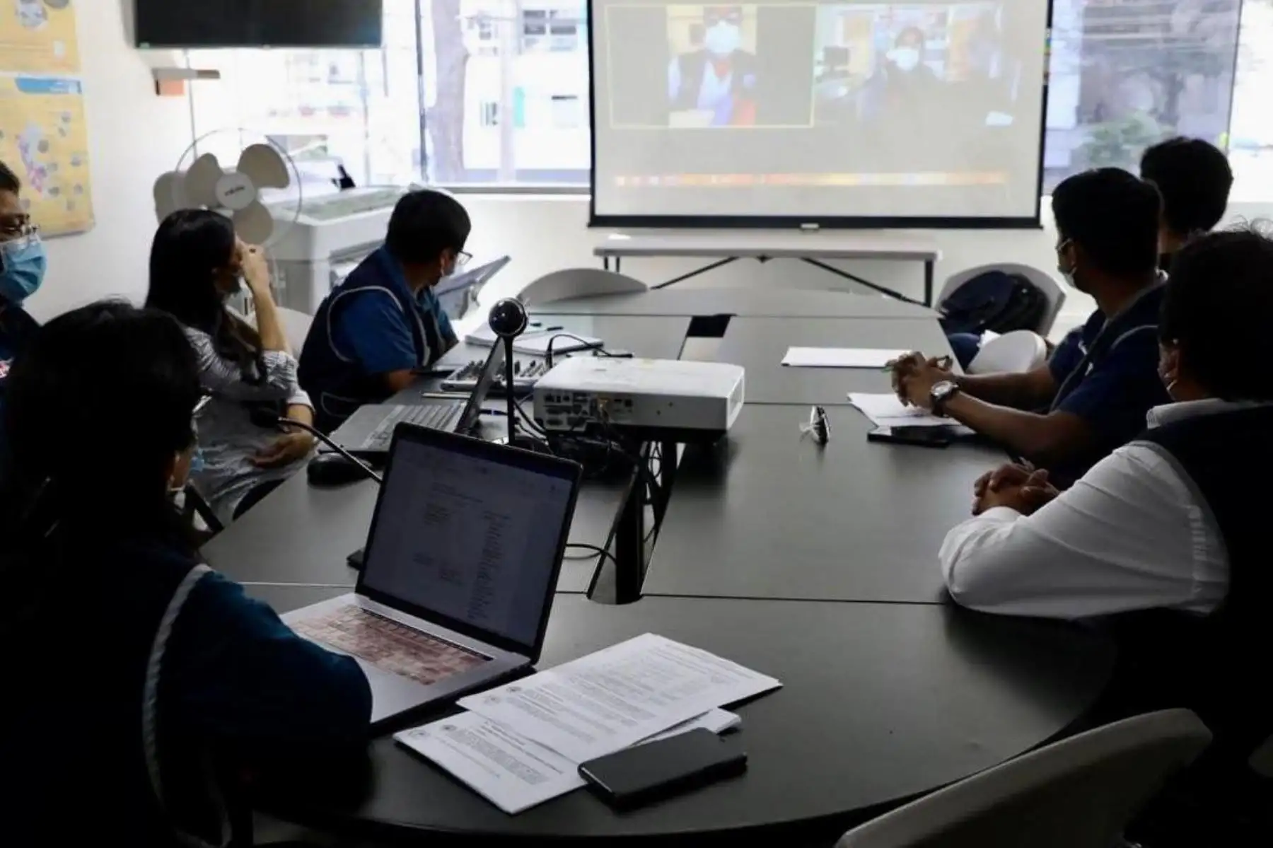 Serumistas participan en jornada de telecapacitación organizada por el Ministerio de Salud.