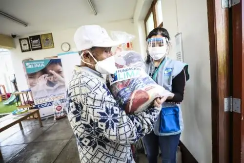 MML entregó víveres a 150 familias de Barrios Altos. Foto: ANDINA/difusión.