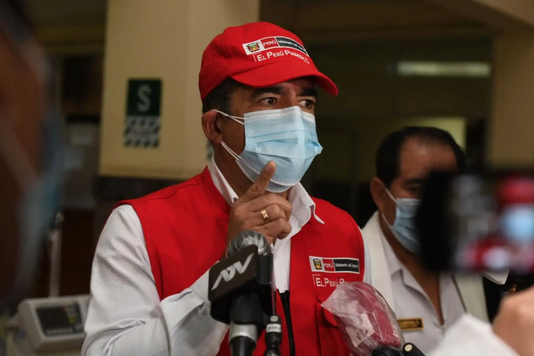 Ministro del Interior Gastón Rodríguez, presenta una importante dotación de ventiladores mecánicos para el Hospital Central de la Policia Peruana
 “Luis N. Sáenz”, para brindar atención de calidad y continuar en la lucha contra el Covid-19. Foto:ANDINA: Mininter.
