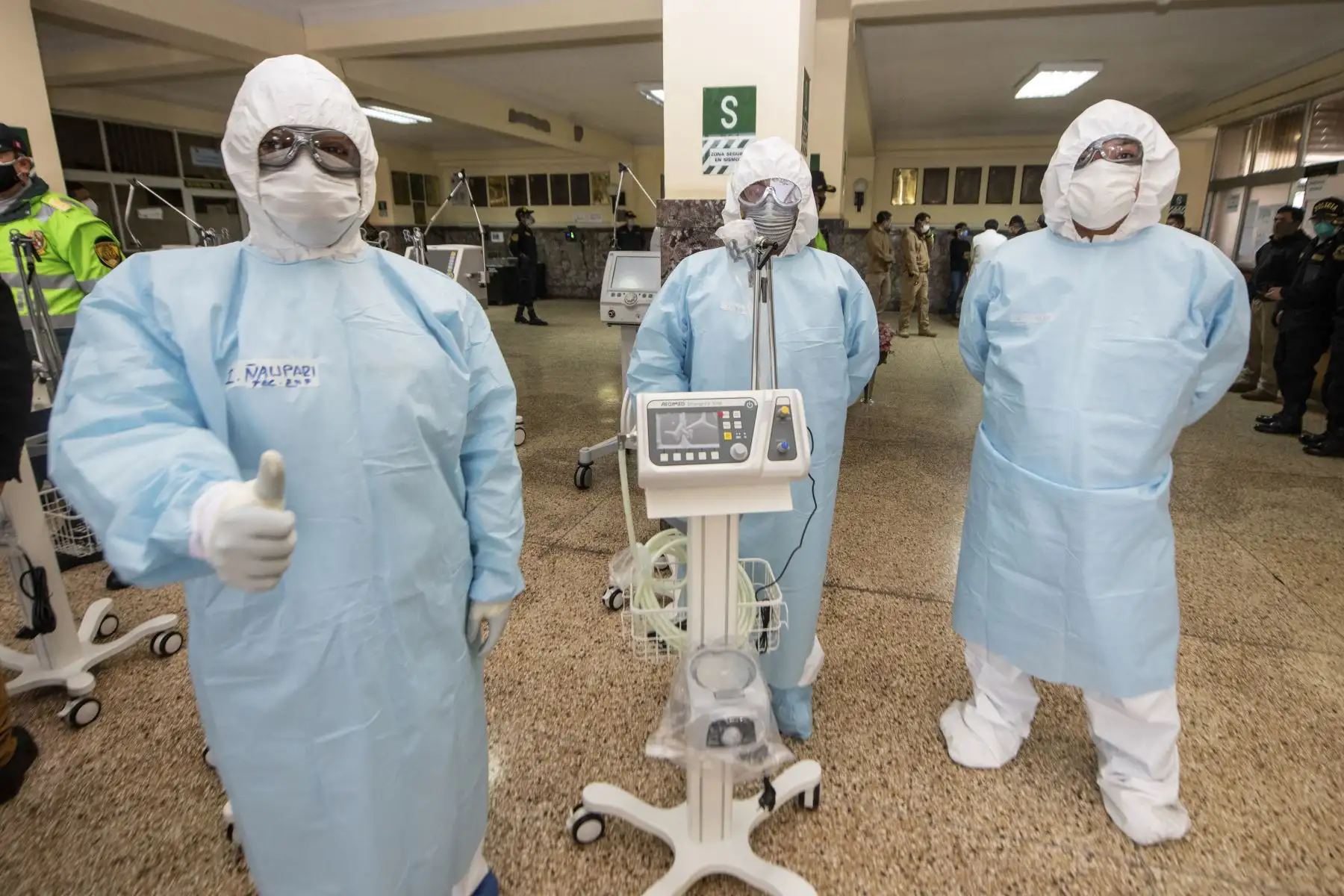 Ministro del Interior Gastón Rodríguez, presenta una importante dotación de ventiladores mecánicos para el Hospital Central de la Policia Peruana
 “Luis N. Sáenz”, para brindar atención de calidad y continuar en la lucha contra el Covid-19. Foto:ANDINA: Mininter.
