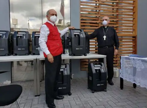 Trabajadores de la Contraloría donan concentradores de oxígeno a San Martín para la atención de pacientes covid-19 de esa región.