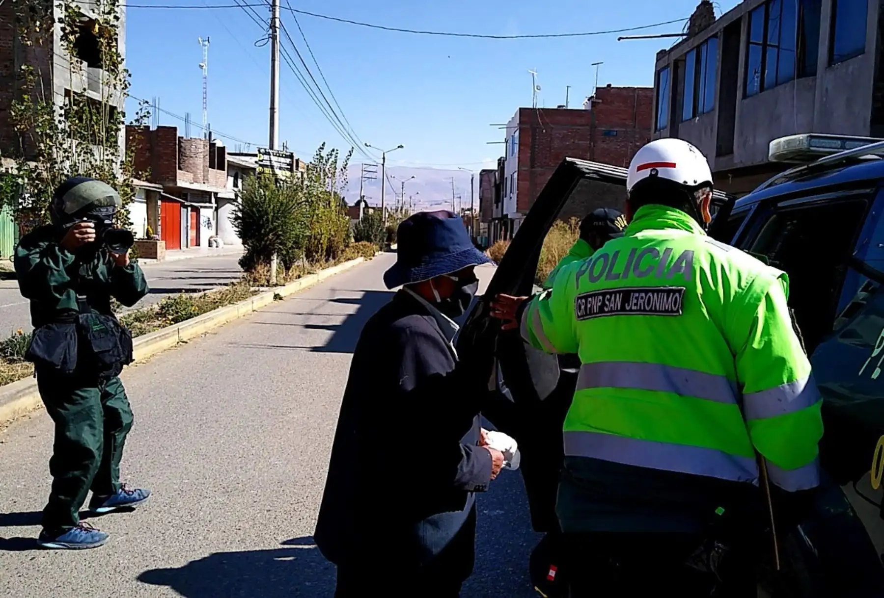 Policía de Huancayo detuvo a tres personas que querían celebrar fiesta patronal de San Pedro violando la medida de aislamiento social obligatorio decretado para evitar la propagación del coronavirus. ANDINA/Difusión