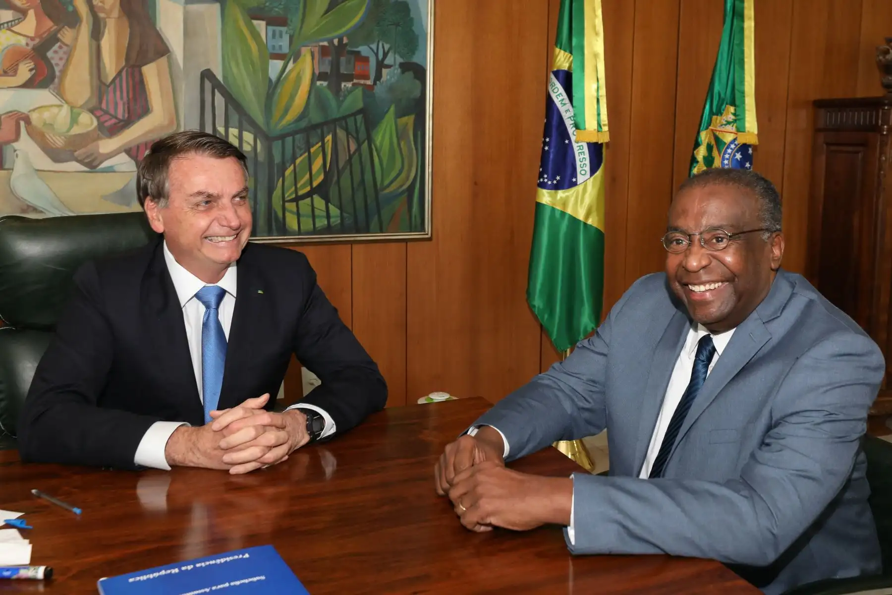 Decotelli entregó su carta de renuncia al mandatario ultraderechista en el Palacio de Planalto, solo cinco días después de haber sido nombrado. Foto: AFP