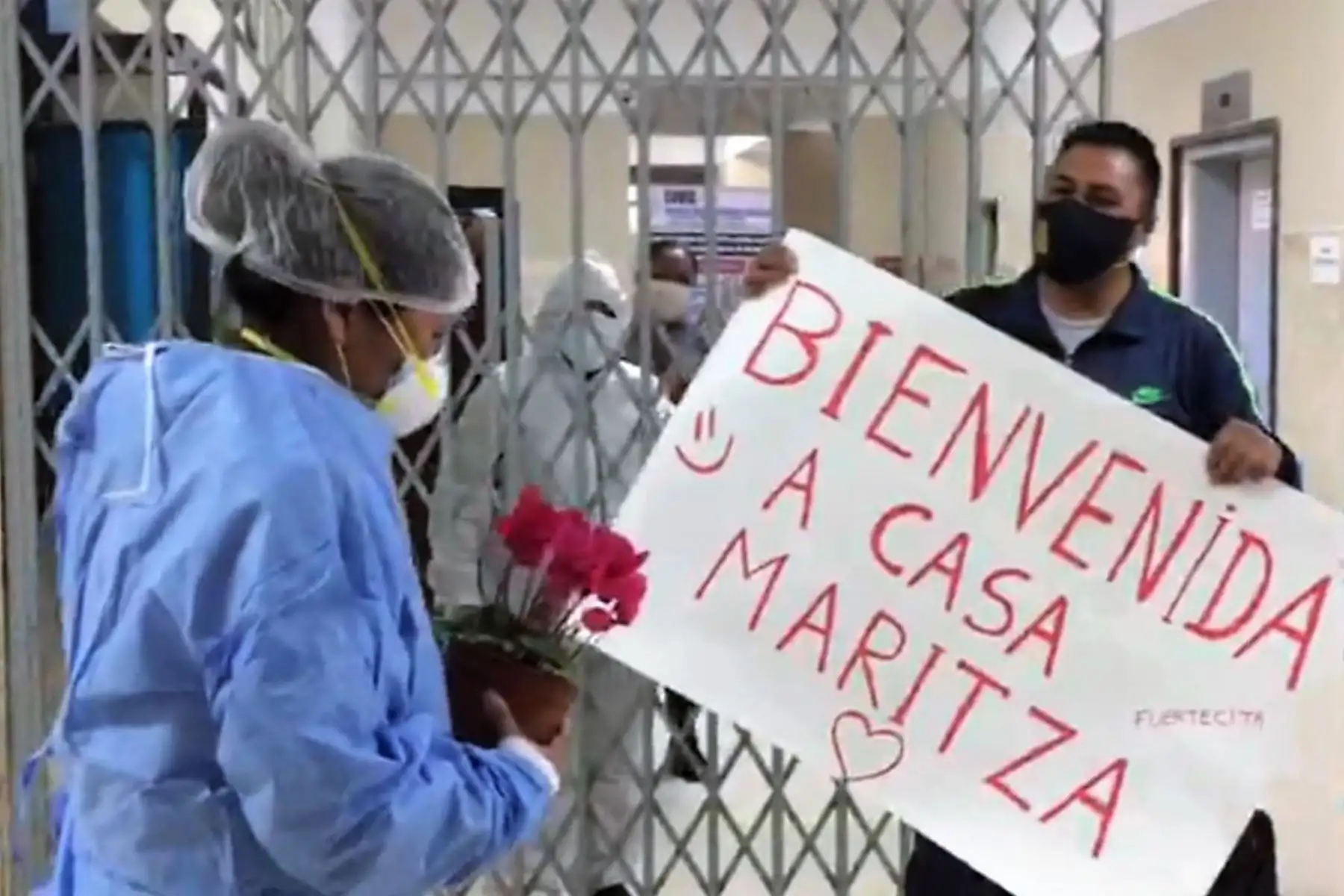 La enfermera Maritza Taco recibió el alta médica en el Hospital Covid-19 de Arequipa tras derrotar al coronavirus.