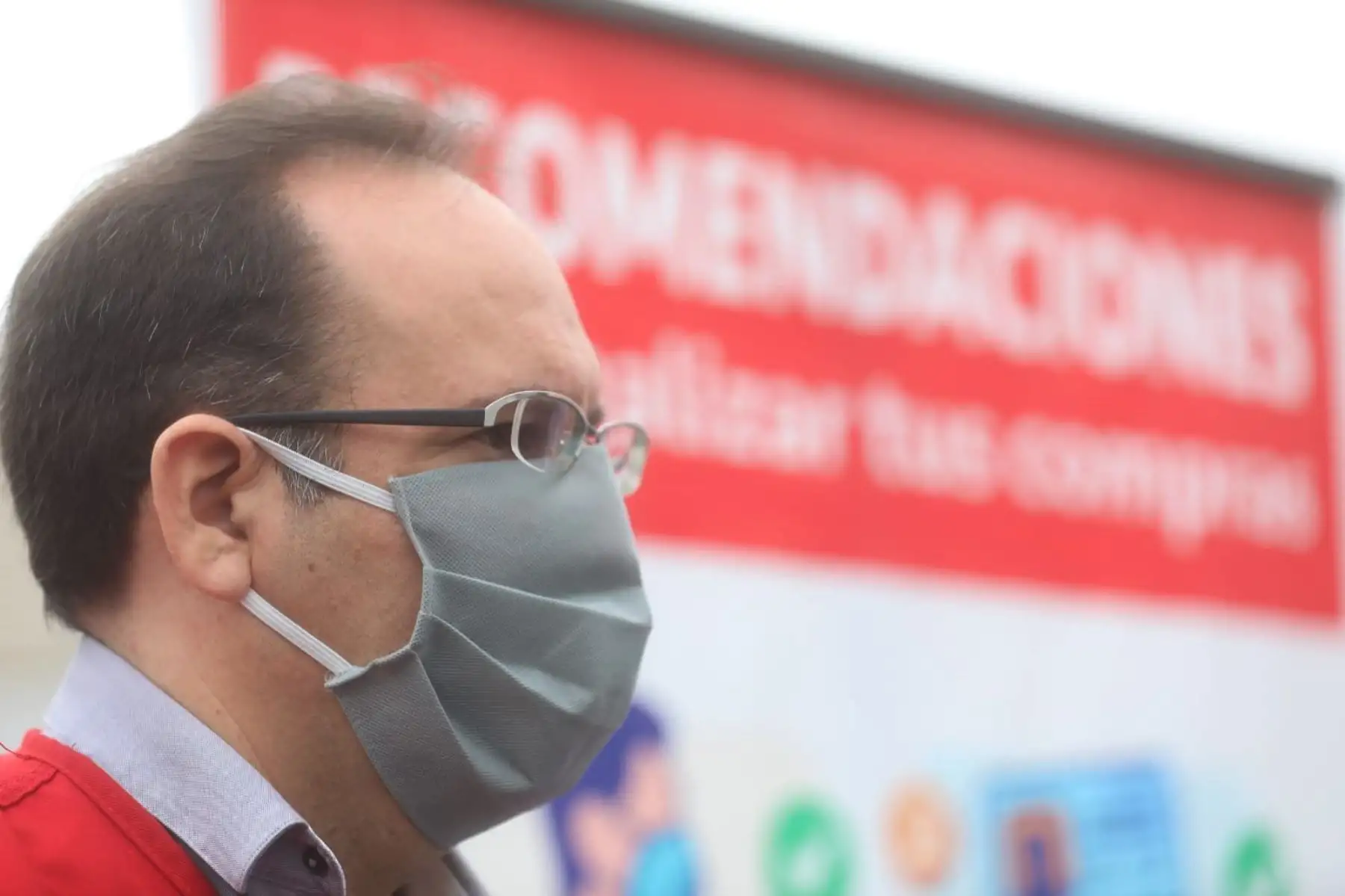 Viceministro de Mype e Industria, José Salardi  y el alcalde de Lima, Jorge Muñoz, participan   en la presentación de medidas de bioseguridad de comerciantes autorizados para laborar en la vía pública.
Foto: Ministerio de la Producción
