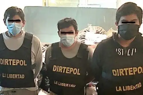 Efectivos policiales incautaron 220 kilos de marihuana en zona intangible de Chan Chan e intervinieron a tres personas. Foto: Cortesía de Luis Puell