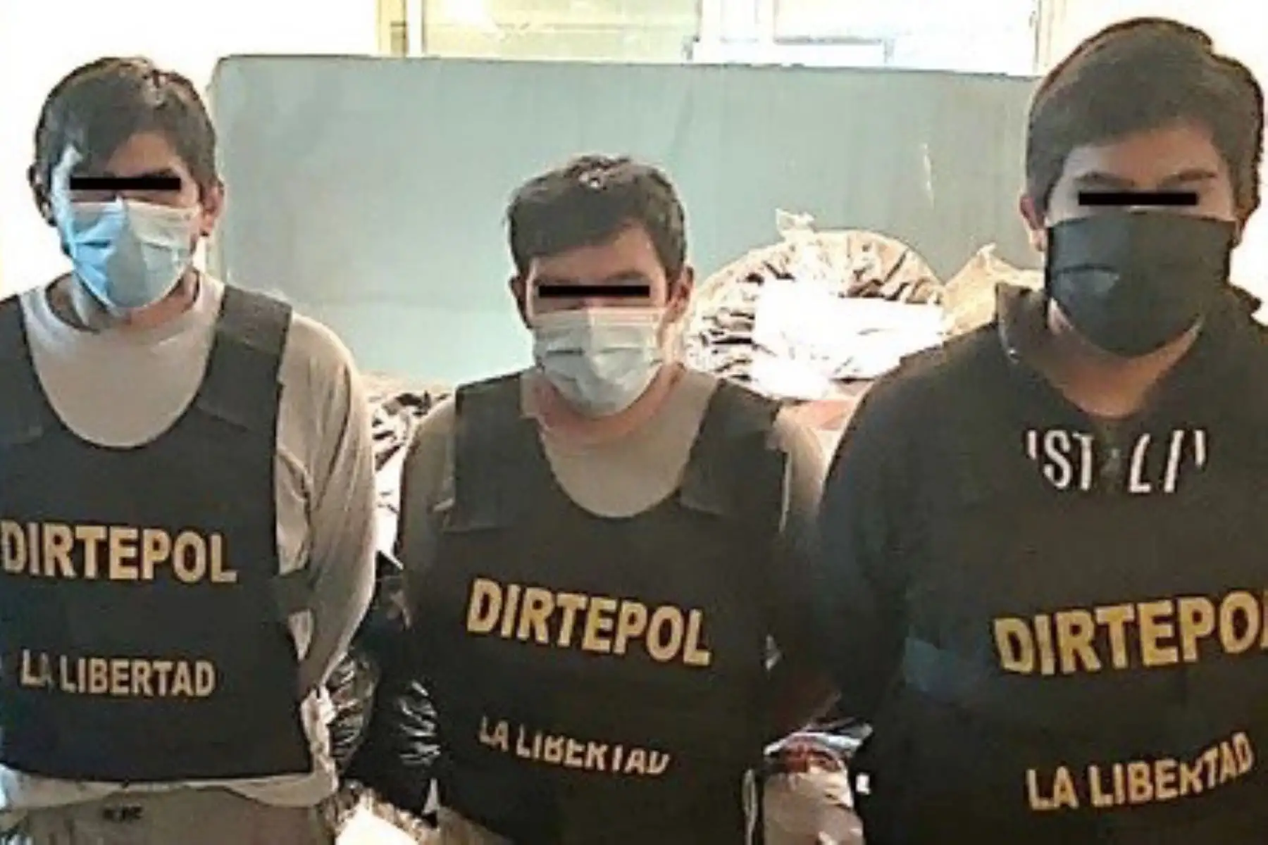 Efectivos policiales incautaron 220 kilos de marihuana en zona intangible de Chan Chan e intervinieron a tres personas. Foto: Cortesía de Luis Puell