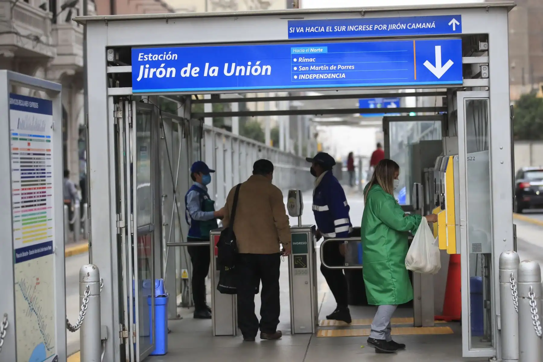 Estación del metropolitano durante  el primer día de cuarentena focalizada en Lima. Foto: ANDINA/ Juan Carlos Guzmán