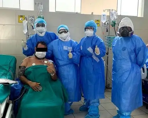 La fisioterapia cardiorrespiratoria del Hospital Sabogal de EsSalud en pacientes con covid-19. Foto: EsSalud