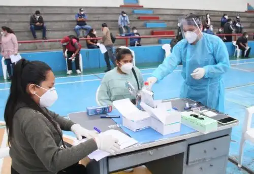 Como parte de las acciones que promueven la reanudación de la atención primaria para la prevención de enfermedades, el Ministerio de Salud (Minsa) implementará más de 1,000 "Comités Anti Covi-19" en todo el país para fortalecer la respuesta del primer nivel y organizar a la comunidad para su protección y prevención.ANDINA/Difusión