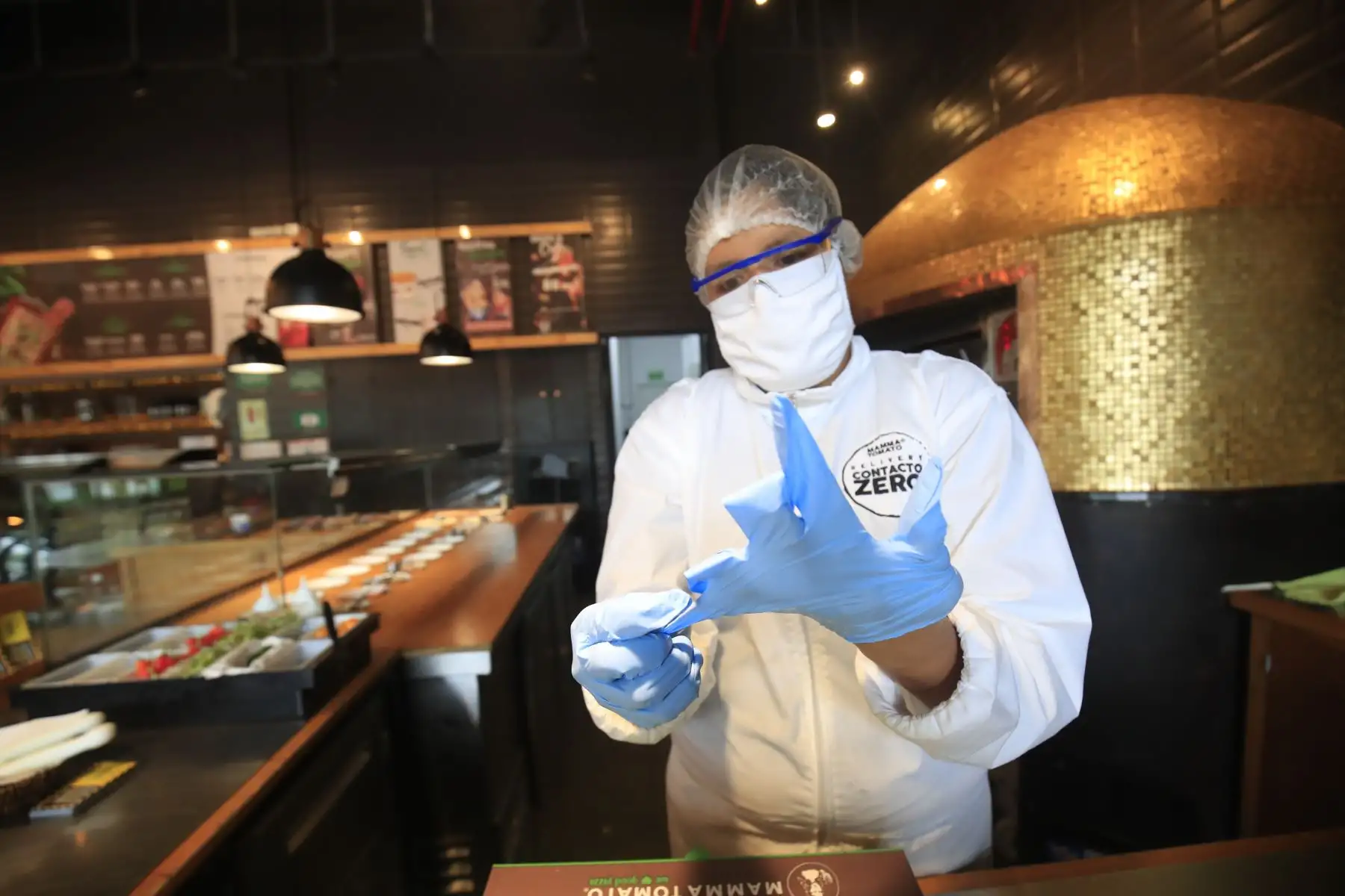 Pizzería “ Mamma Tomato” reanuda sus actividades económicas, cuidando los protocolos   sanitarios,  en el marco de la implementación de la fase 3 mediante el Decreto Supremo 117-2020-PCM  promulgada  para combatir el covid – 19.
Foto: ANDINA/Juan Carlos Guzmán
