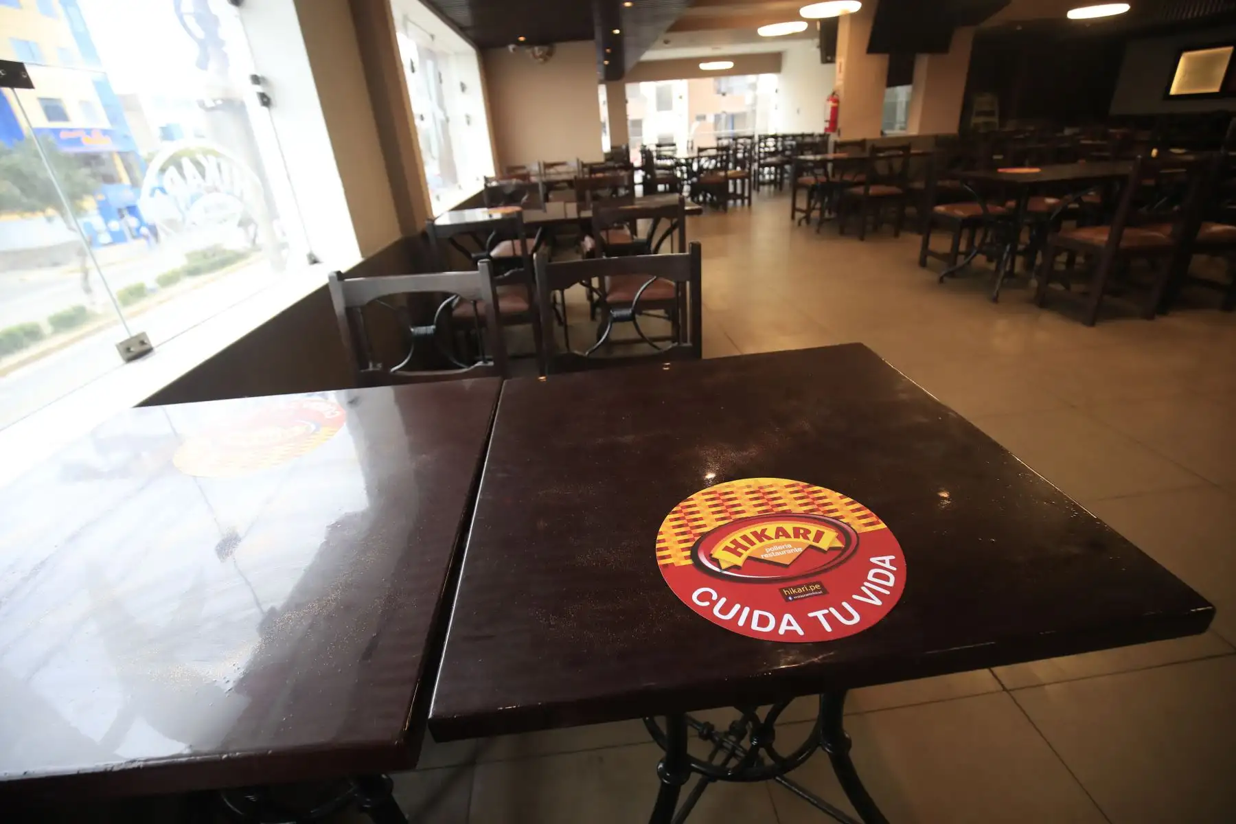 Restaurant pollería " Hikari "  reanuda sus actividades económicas, cuidando los protocolos   sanitarios,  en el marco de la implementación de la fase 3 mediante el Decreto Supremo 117-2020-PCM  promulgada  para combatir el covid – 19.
Foto: ANDINA/Juan Carlos Guzmán