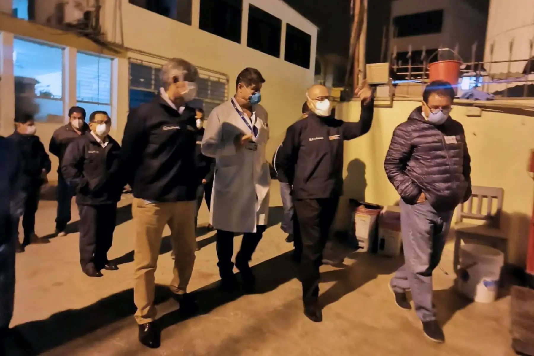 Como parte del Operativo "Protección" que busca garantizar un trato humanizado y digno para pacientes covid -19; Ministro de Salud, Víctor Zamora  y un equipo del Minsa realiza una visita inopinada al hospital Carlos Lanfranco La Hoz del distrito de Puente Piedra. 
Foto: MInsa