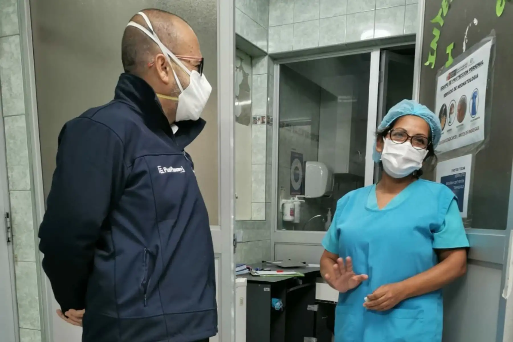Como parte del Operativo "Protección" que busca garantizar un trato humanizado y digno para pacientes covid -19; Ministro de Salud, Víctor Zamora  y un equipo del Minsa realiza una visita inopinada al hospital Carlos Lanfranco La Hoz del distrito de Puente Piedra. 
Foto: MInsa