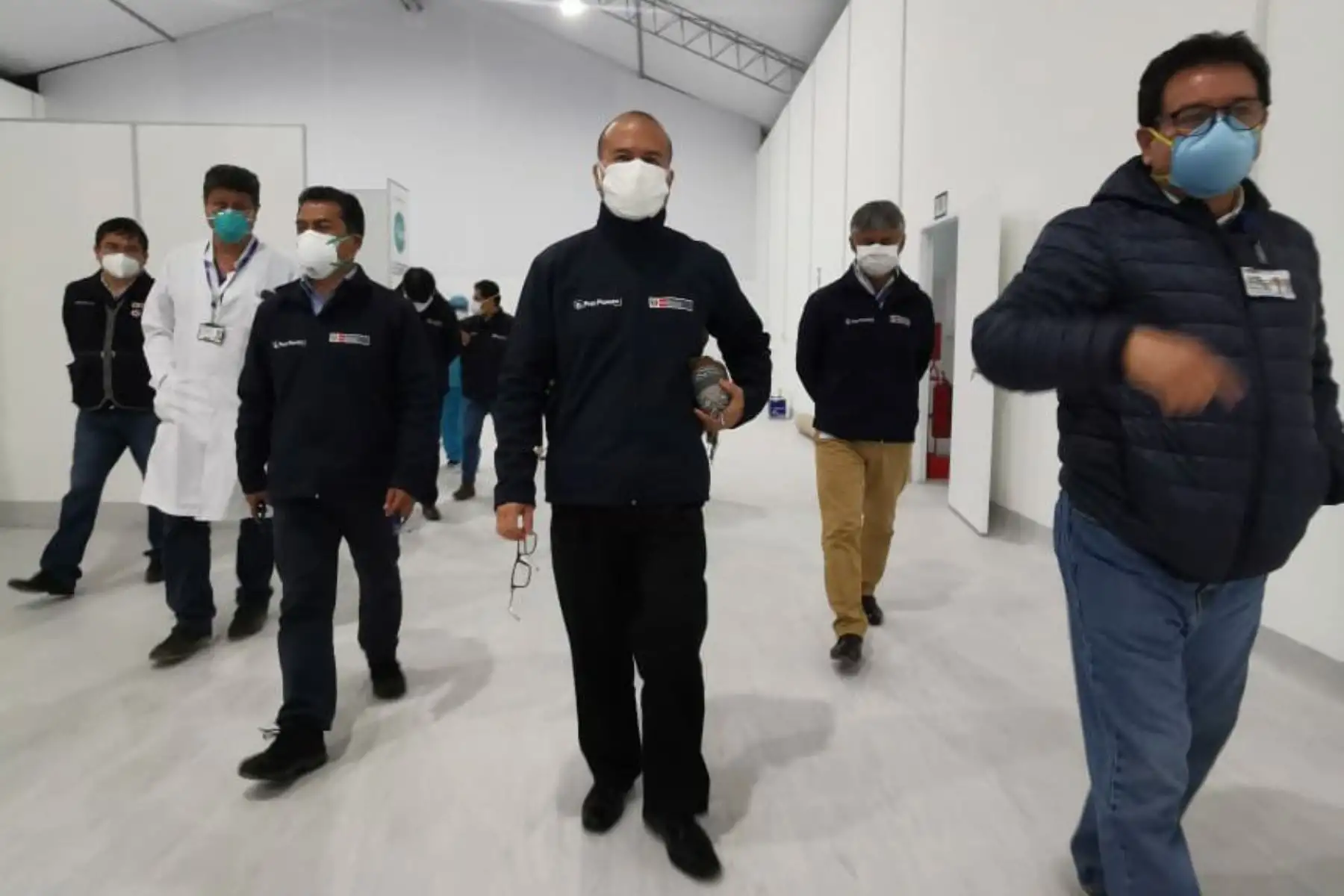 Como parte del Operativo "Protección" que busca garantizar un trato humanizado y digno para pacientes covid -19; Ministro de Salud, Víctor Zamora  y un equipo del Minsa realiza una visita inopinada al hospital Carlos Lanfranco La Hoz del distrito de Puente Piedra. 
Foto: MInsa