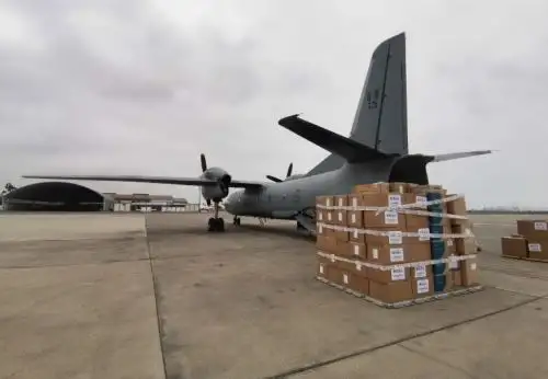 El ministro de Agricultura y Riego, Jorge Montenegro Chavesta, viajó hoy rumbo a la ciudad de Arequipa llevando un nuevo cargamento de ayuda consistente en 10,000 pruebas moleculares, respiradores, ventiladores y camas para mejorar la capacidad de respuesta de la región frente a la pandemia del covid-19.