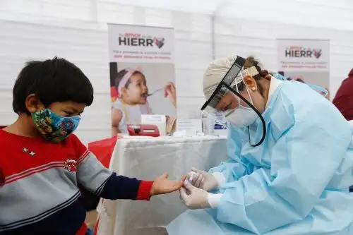 En esta nueva etapa de convivencia, los establecimientos de salud (centros y puestos) realizarán atenciones extramurales para atender a quienes más lo necesitan. ANDINA/Minsa