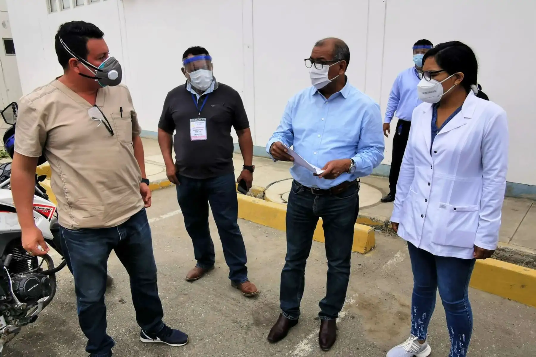 Gobierno Regional de Tumbes y la empresa privada, se logró la instalación del isotanque, con capacidad de 18 mil kilos o 2,200 tanques de 6 metros cúbicos de oxígeno, que será para la atención exclusiva de pacientes Covid-19, que se encuentran internados en el hospital de Ciudadela Noé.
Foto:ANDINA/GRT.