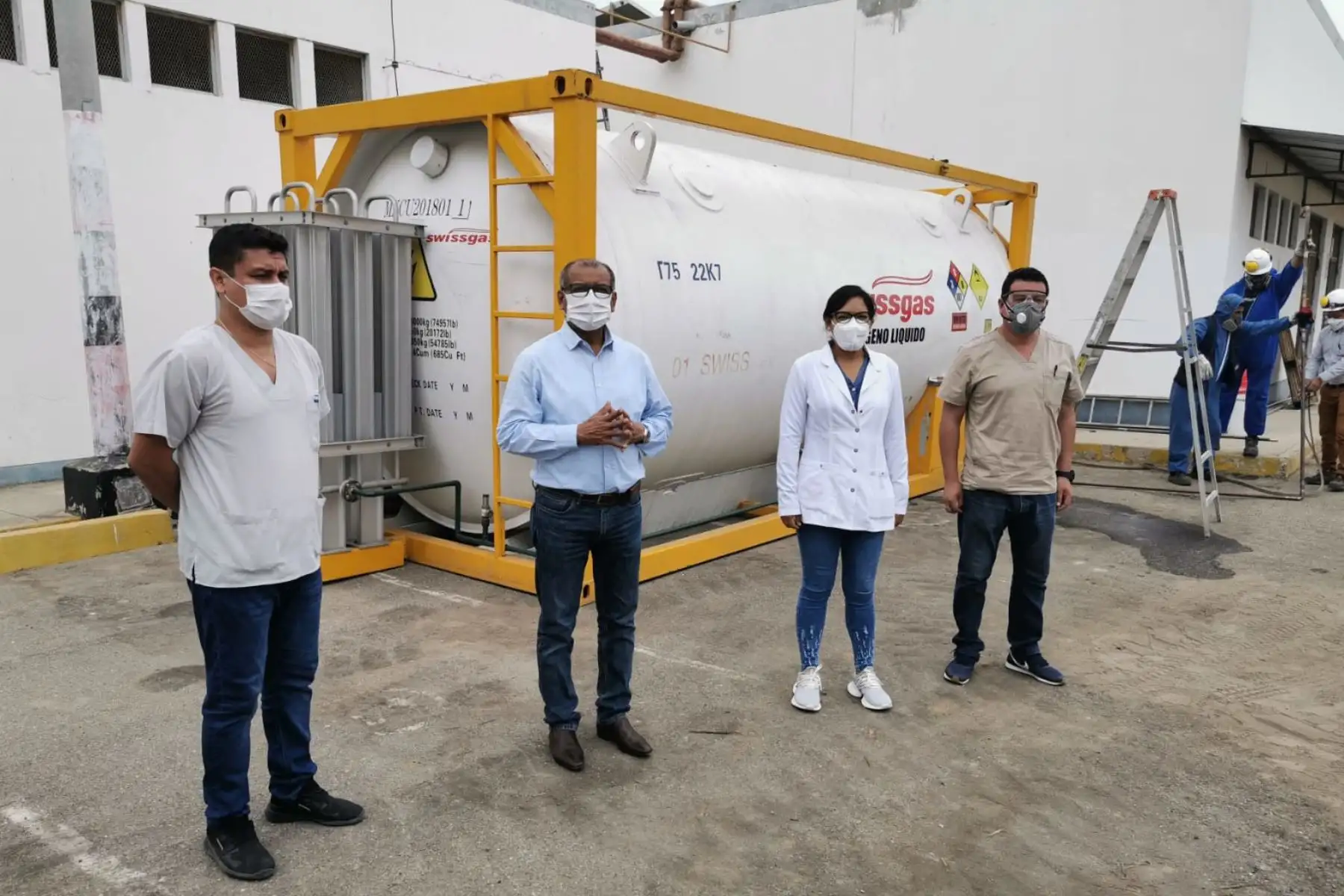 Gobierno Regional de Tumbes y la empresa privada, se logró la instalación del isotanque, con capacidad de 18 mil kilos o 2,200 tanques de 6 metros cúbicos de oxígeno, que será para la atención exclusiva de pacientes Covid-19, que se encuentran internados en el hospital de Ciudadela Noé.
Foto: ANDINA/GRT.