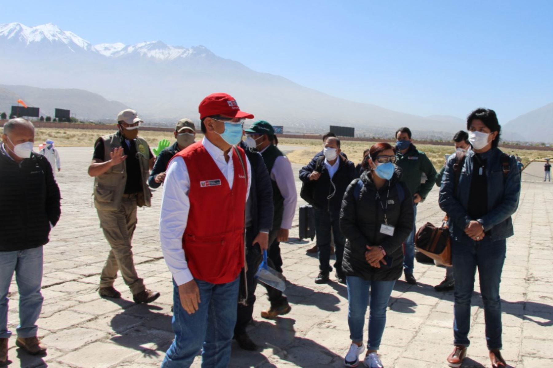 El ministro de Agricultura y Riego, Jorge Montenegro, visitó Arequipa para reunirse con autoridades regionales y trasladar equipos. Foto: ANDINA/Difusión