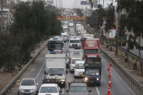 Una conducción adecuada contribuye a ahorrar el combustible. ANDINA