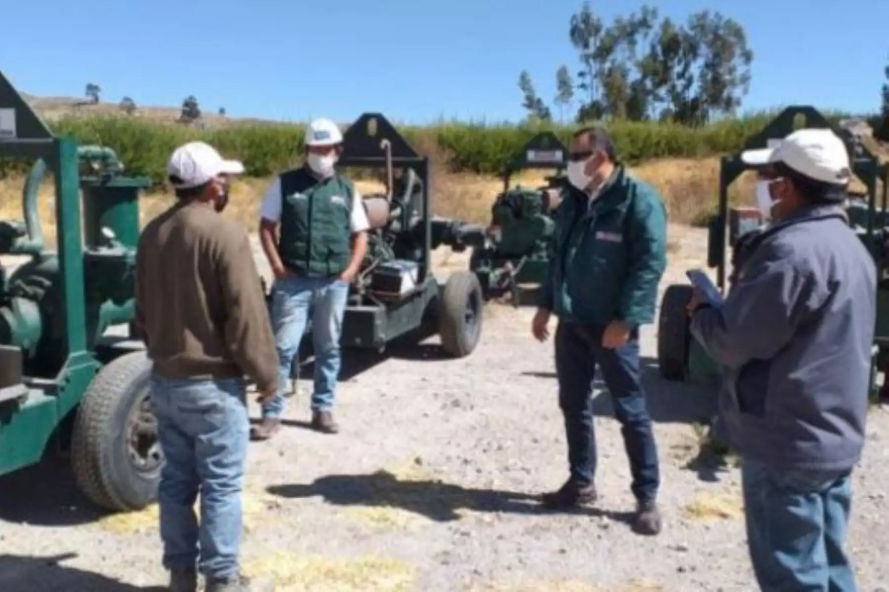 Con maquinaria pesada se efectúan trabajos de remoción tras deslizamiento en el río Colca, región Arequipa. Fotos: ANDINA/Difusión
