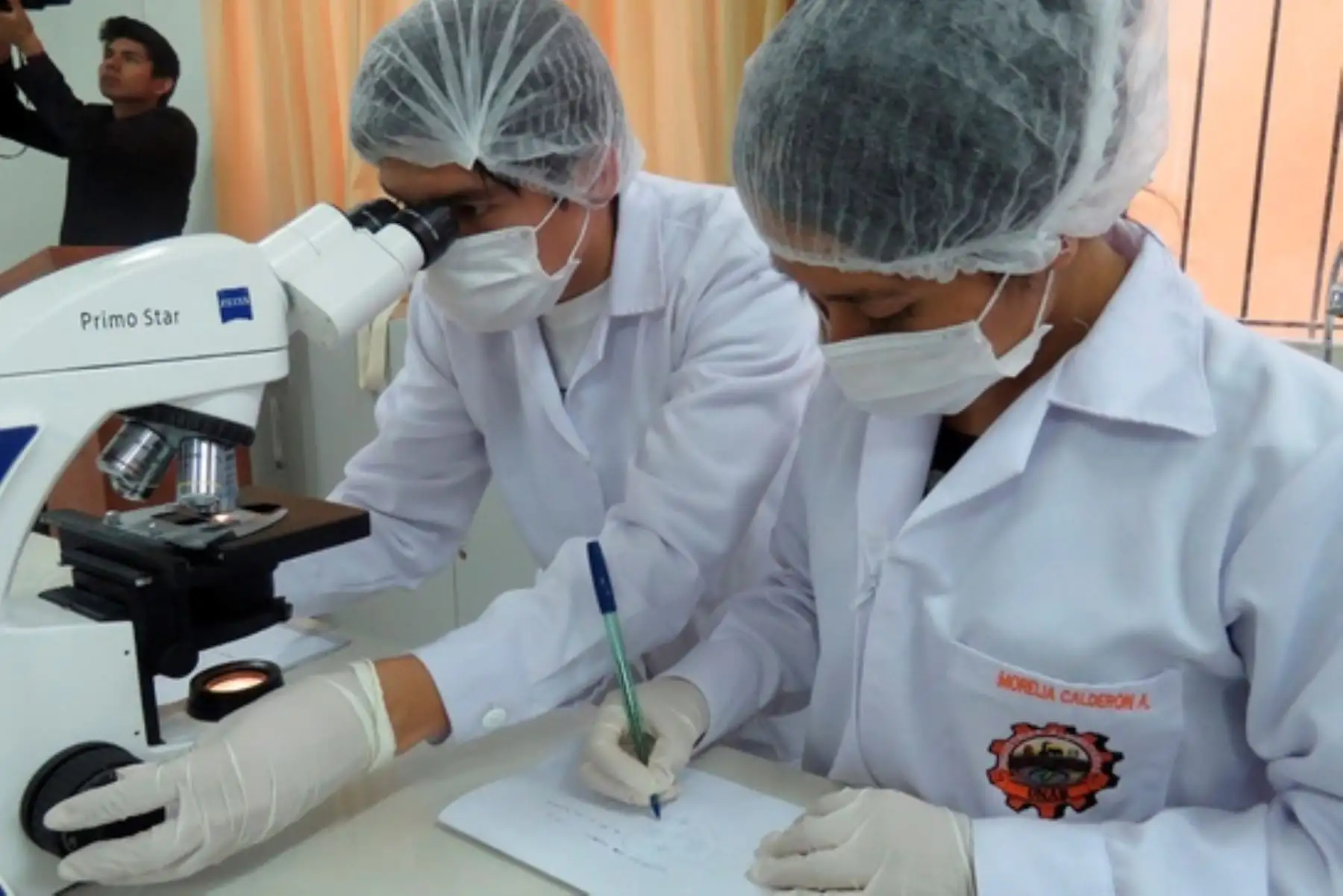 Laboratorios en institutos superiores operarán con un aforo máximo del 50 %. Foto: ANDINA/difusión.