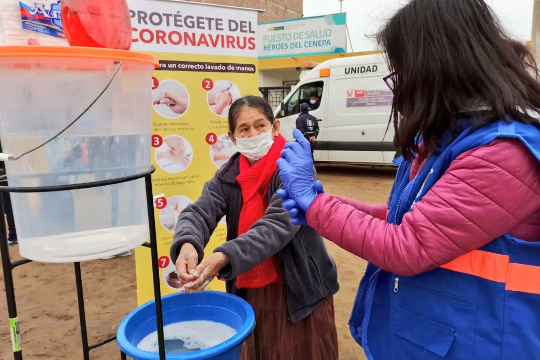 Ministerio de Salud brinda atención integral de salud a más de 500 personas, entre ellos niños, gestantes y adultos mayores reciben vacunación, diagnóstico de anemia, control de diabetes, hipertensión en la zona de “Héroes de Cenepa”  en Villa El Salvador.
Foto: Minsa