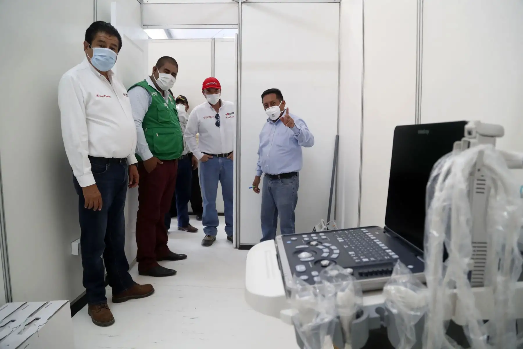 Ministro de Vivienda, Rodolfo Yañez viaja a la región Piura para inspeccionar la próxima planta de tratamiento de aguas residuales PTAR y el hospital de campaña en el campo ferial de la ciudad de Sullana.
Foto: Ministerio de Vivienda
