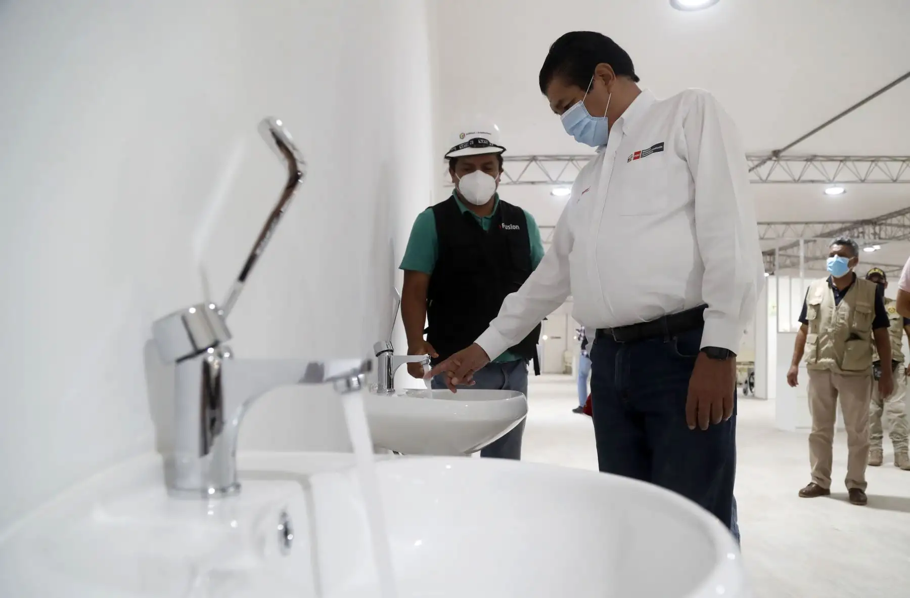 Ministro de Vivienda, Rodolfo Yañez viaja a la región Piura para inspeccionar la próxima planta de tratamiento de aguas residuales PTAR y el hospital de campaña en el campo ferial de la ciudad de Sullana.
Foto: Ministerio de Vivienda