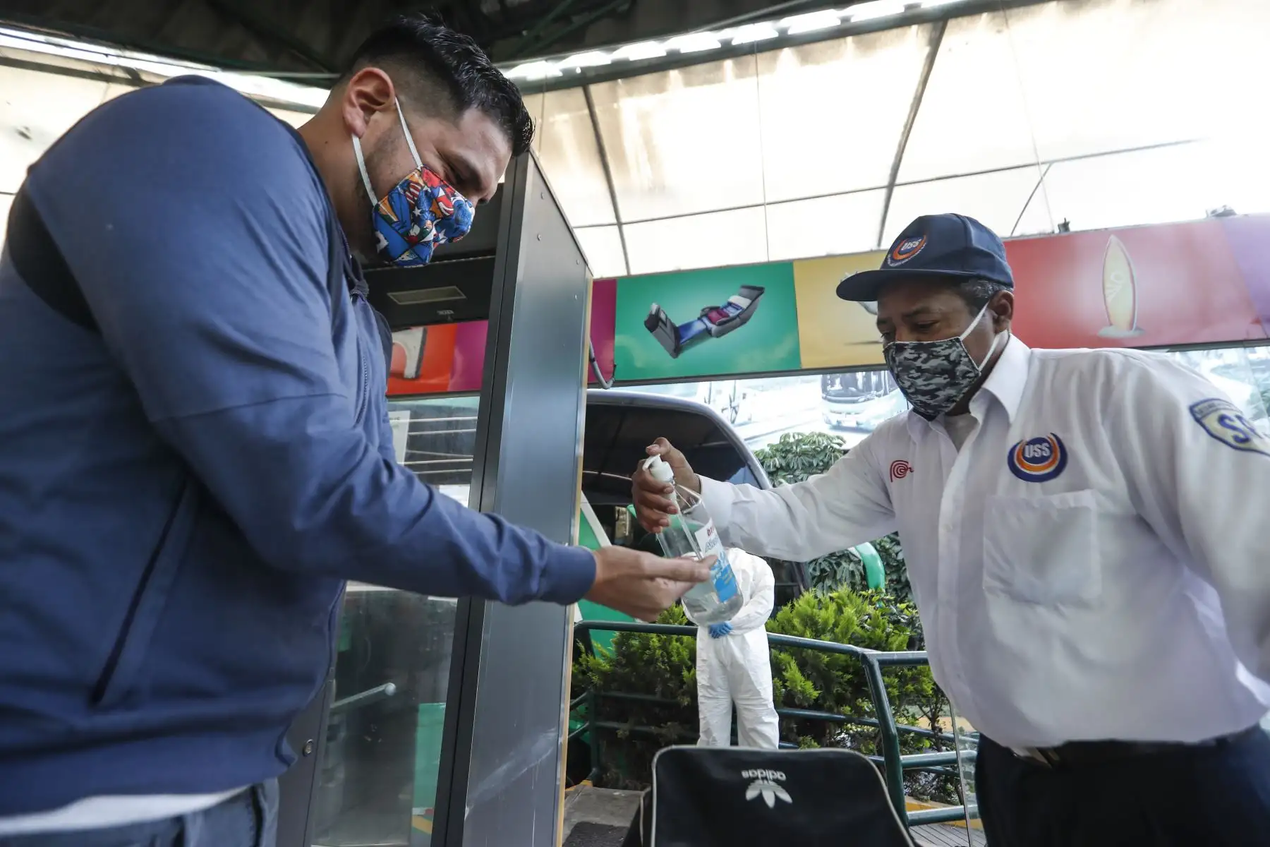 Las empresas de transporte interprovincial de pasajeros en el ámbito nacional y regional, que iniciarán operaciones, desde mañana, deben cumplir una serie de medidas para evitar el contagio del covid-19, según establece el Protocolo Sanitario establecido por el Ministerio de Transportes y Comunicaciones (MTC). ANDINA/Renato Pajuelo