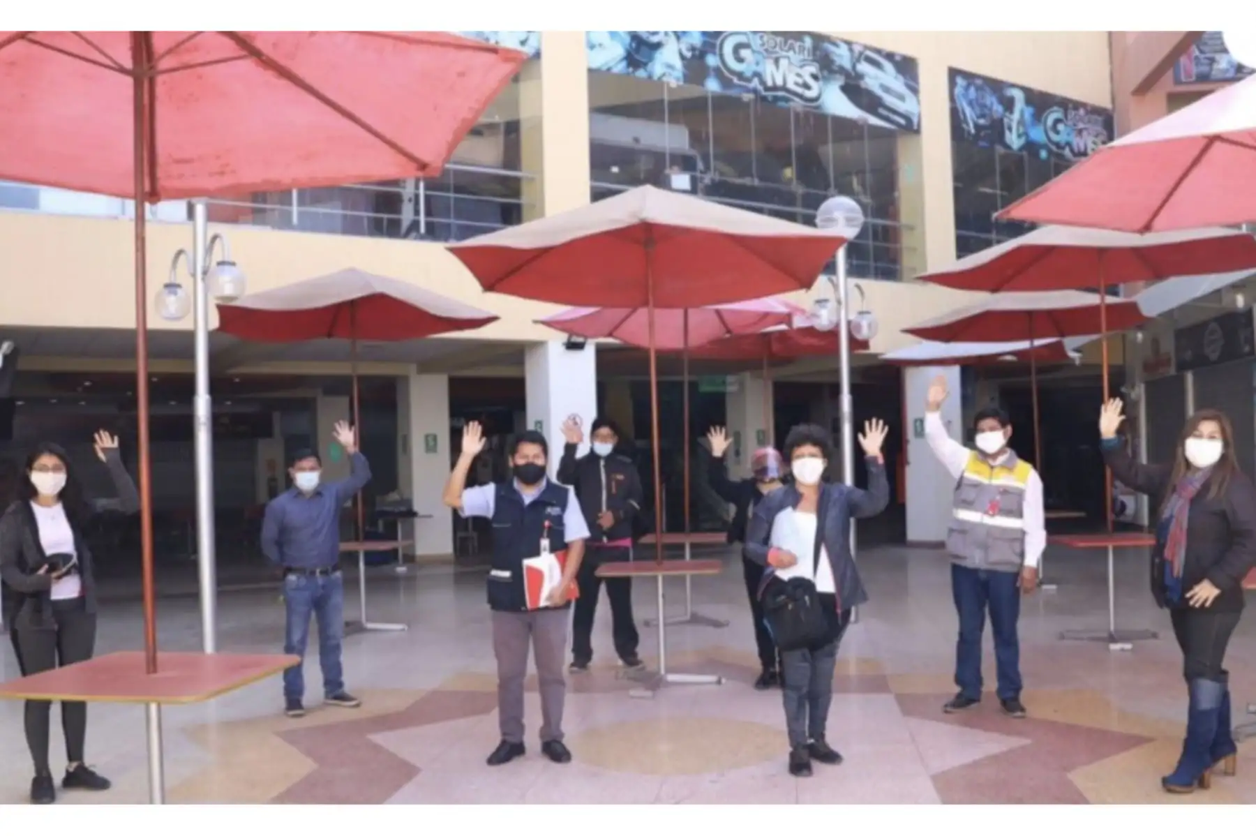 A partir del 6 de julio se reabrirán las galerías de la avenida Bolognesi, en la ciudad de Tacna, cumpliendo los protocolos y lineamientos establecidos por el Ministerio de Salud (Minsa) para garantizar la seguridad sanitaria y evitar el contagio del covid-19 en la tercera fase de la reactivación económica nacional.