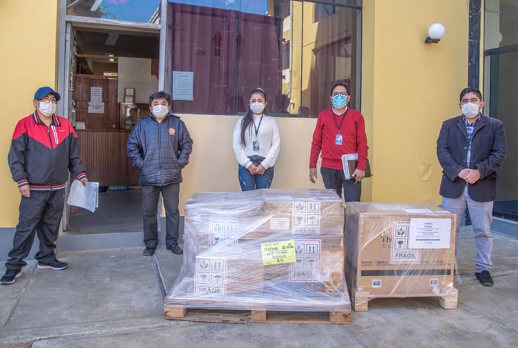 La Dirección Regional de Salud (Diresa) de Áncash recibió una donación de equipos para la implementación y remodelación de su laboratorio institucional, lo que constituye un gran paso para que en esta región se puedan diagnosticar casos de nuevo coronavirus, sin necesidad de enviar las muestras hacia Lima.